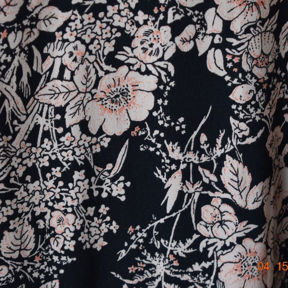 UO Long-sleeve Floral Romper - Picture 4 of 4